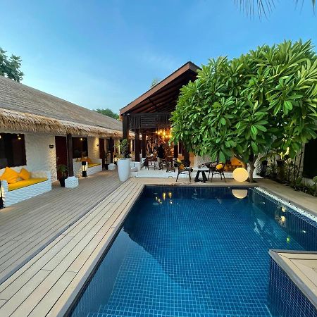 Atholhu Residence Fehendhoo Bagian luar foto